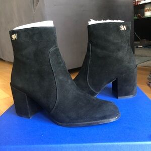 Stuart Weitzman Quinn Ankle Boots in Black Suede US 5
